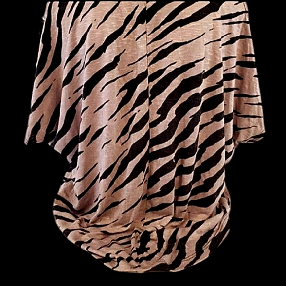 Forever 21 | Dark Tiger Print Open Shoulder Top - Picture 6 of 7